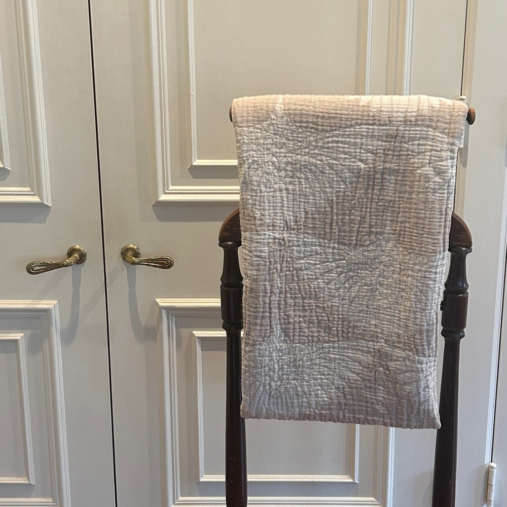 Modern Birds in Flight Crane Tan Cream Woven Organic Cotton Throw Size 55 x 75 - Picture 7 of 14